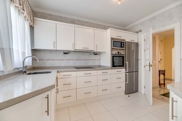 3 bedroom Apartment for sale in Elviria, Marbella with garage - € 1,195,000 (Ref: 8441251)