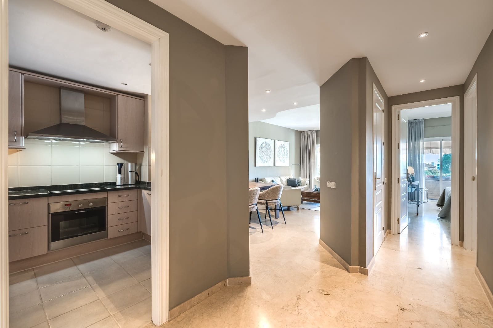 Lejlighed til salg i Elviria med swimmingpool garage - € 585.000 (Ref: 9006267)