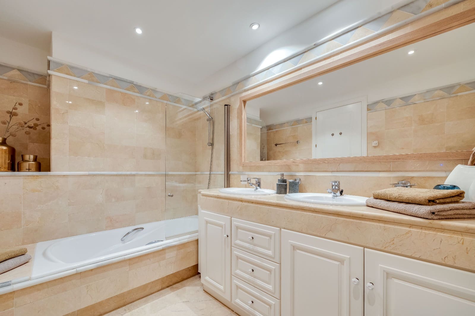 Lejlighed til salg i Elviria med swimmingpool garage - € 585.000 (Ref: 9006267)