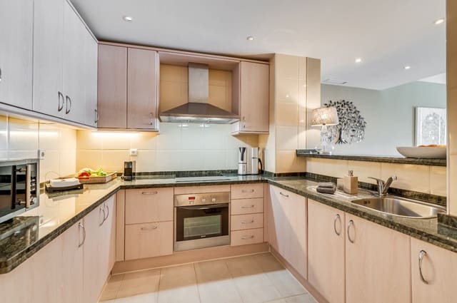 Lejlighed til salg i Elviria, Marbella med swimmingpool garage - € 585.000 (Ref: 9006267)