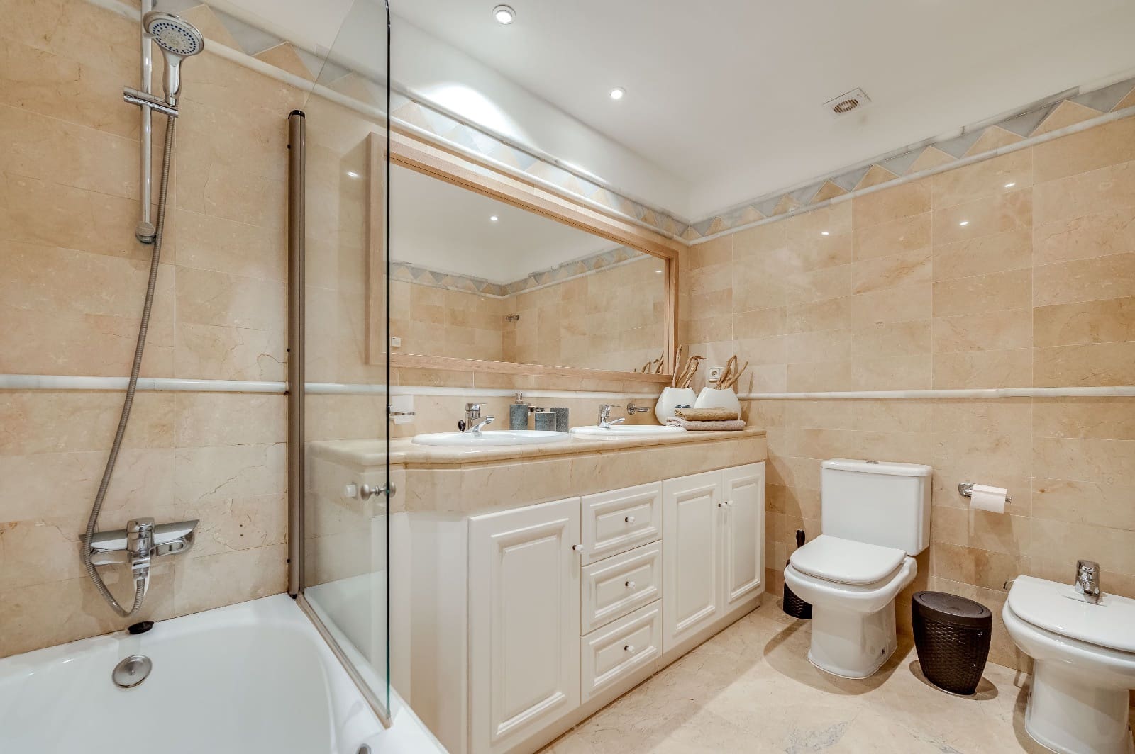 Lejlighed til salg i Elviria med swimmingpool garage - € 585.000 (Ref: 9006267)