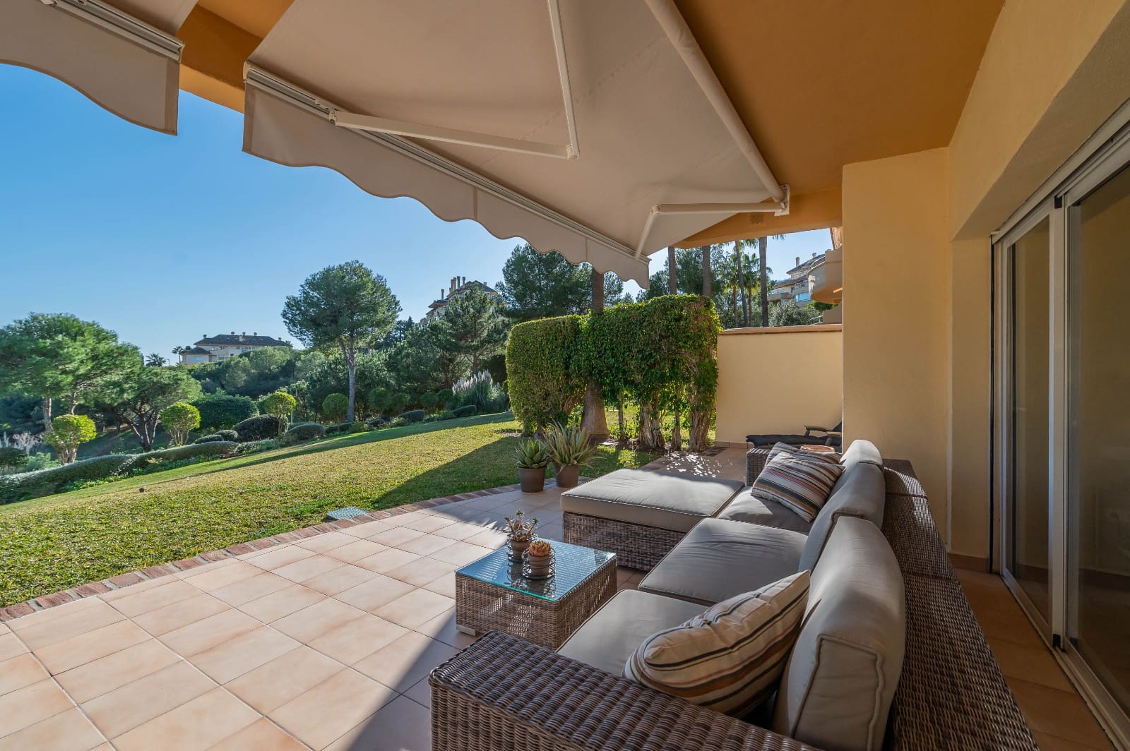 Lejlighed til salg i Elviria med swimmingpool garage - € 585.000 (Ref: 9006267)