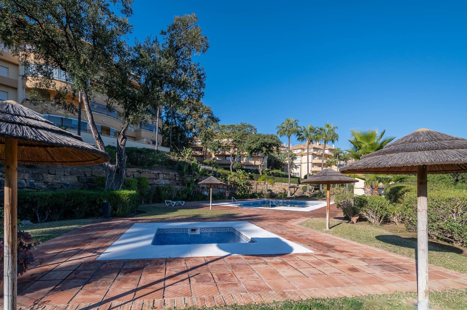 Lejlighed til salg i Elviria med swimmingpool garage - € 585.000 (Ref: 9006267)