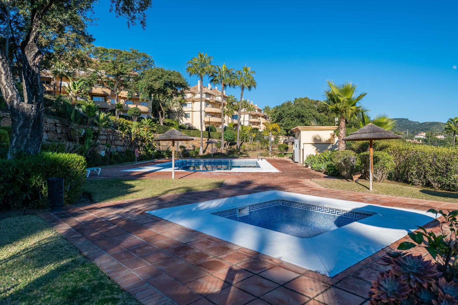 Lejlighed til salg i Elviria med swimmingpool garage - € 585.000 (Ref: 9006267)
