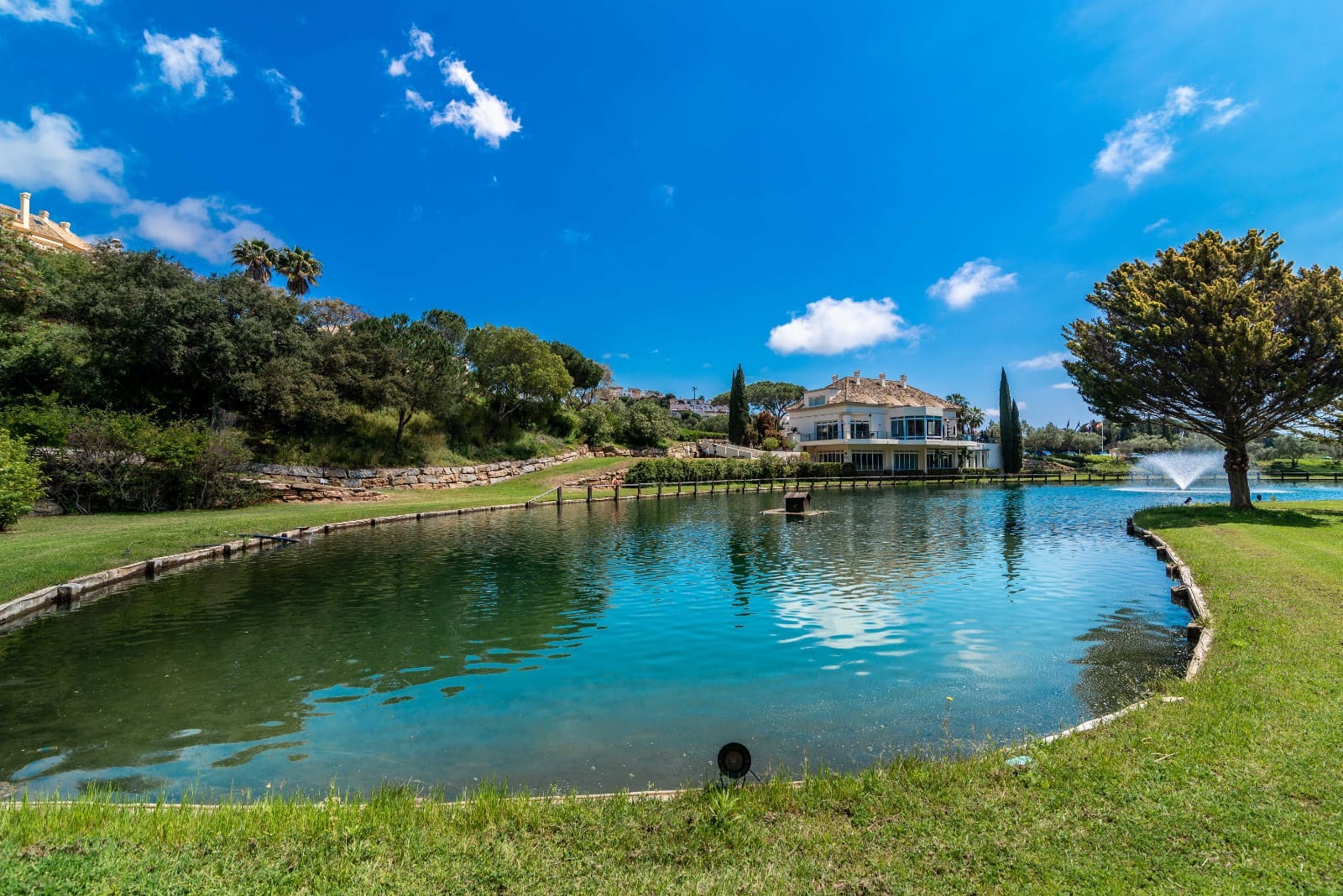 Lejlighed til salg i Elviria med swimmingpool garage - € 585.000 (Ref: 9006267)