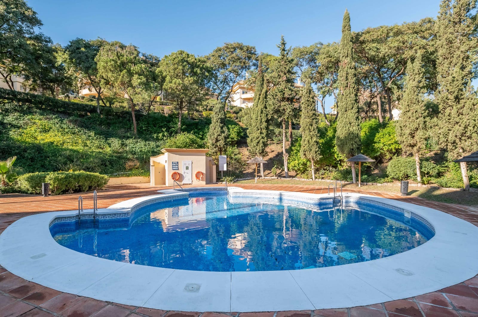 Lejlighed til salg i Elviria med swimmingpool garage - € 585.000 (Ref: 9006267)