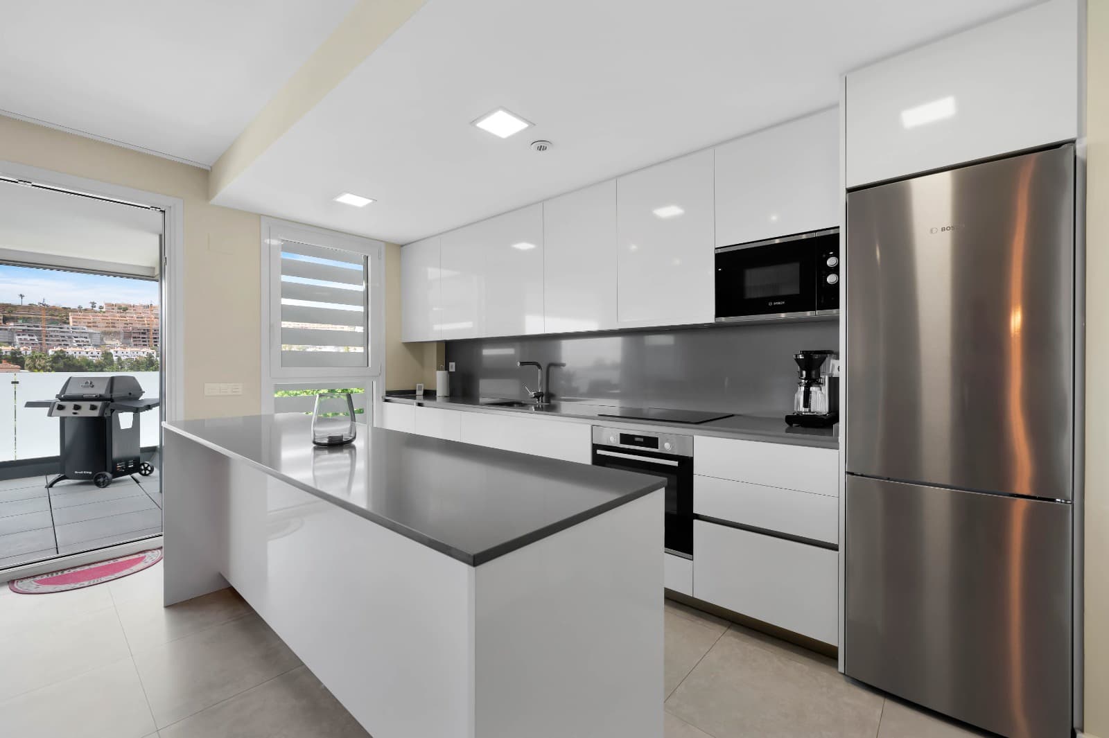 3 bedroom Apartment for sale in Mijas Costa with pool garage - € 665,000 (Ref: 9022274)