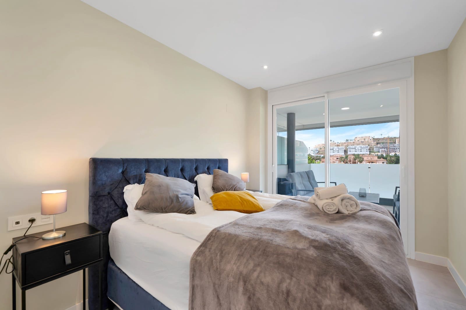 3 bedroom Apartment for sale in Mijas Costa with pool garage - € 665,000 (Ref: 9022274)