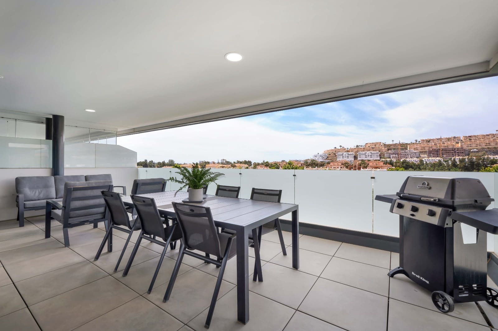 3 bedroom Apartment for sale in Mijas Costa with pool garage - € 665,000 (Ref: 9022274)