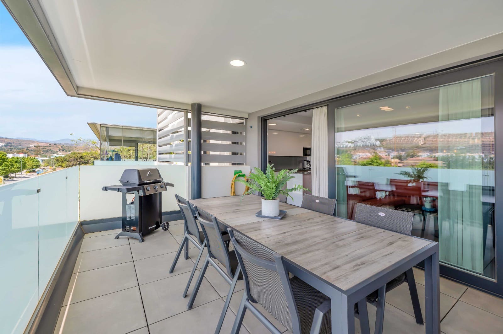 3 bedroom Apartment for sale in Mijas Costa with pool garage - € 665,000 (Ref: 9022274)