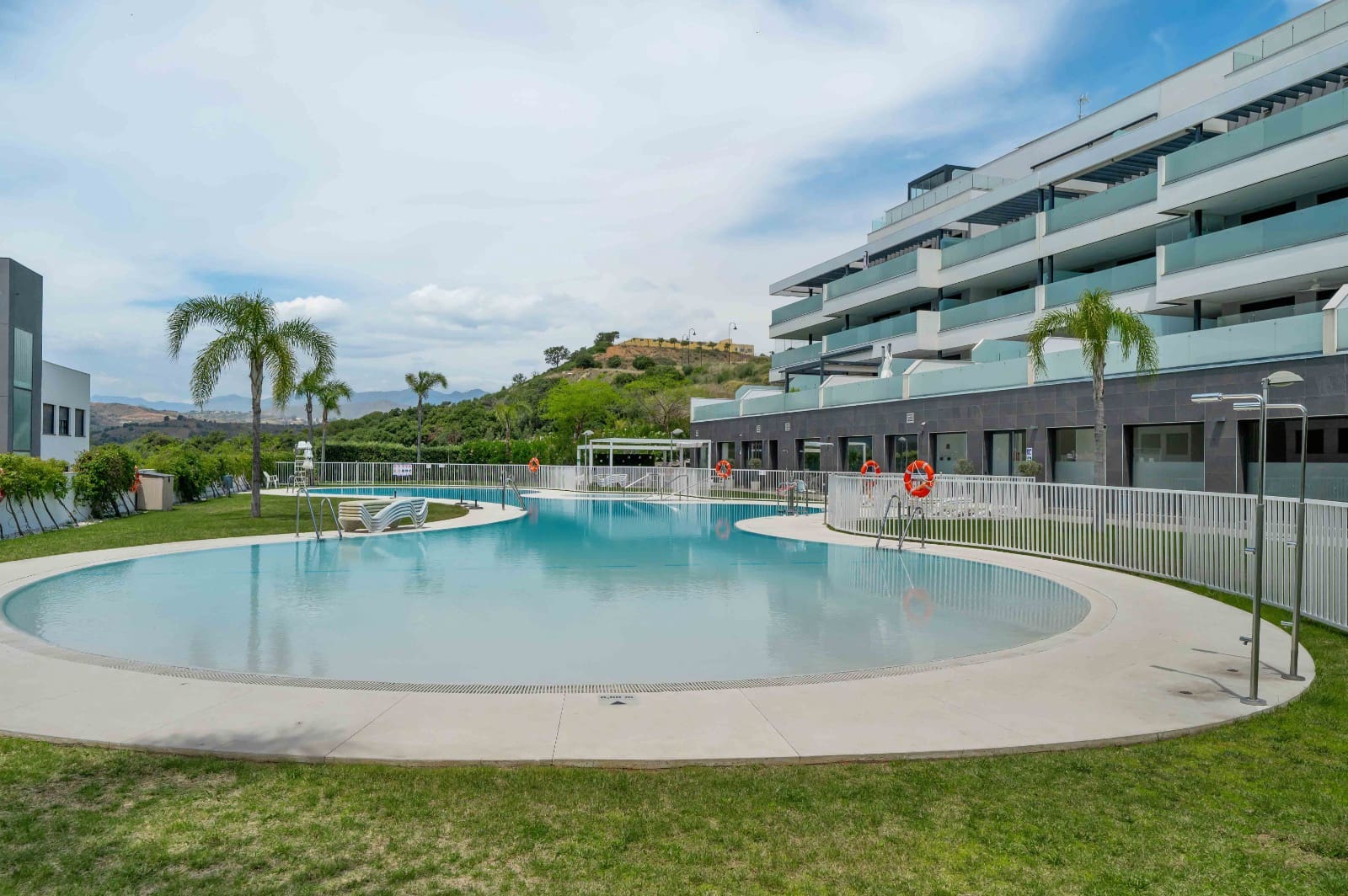 3 bedroom Apartment for sale in Mijas Costa with pool garage - € 665,000 (Ref: 9022274)