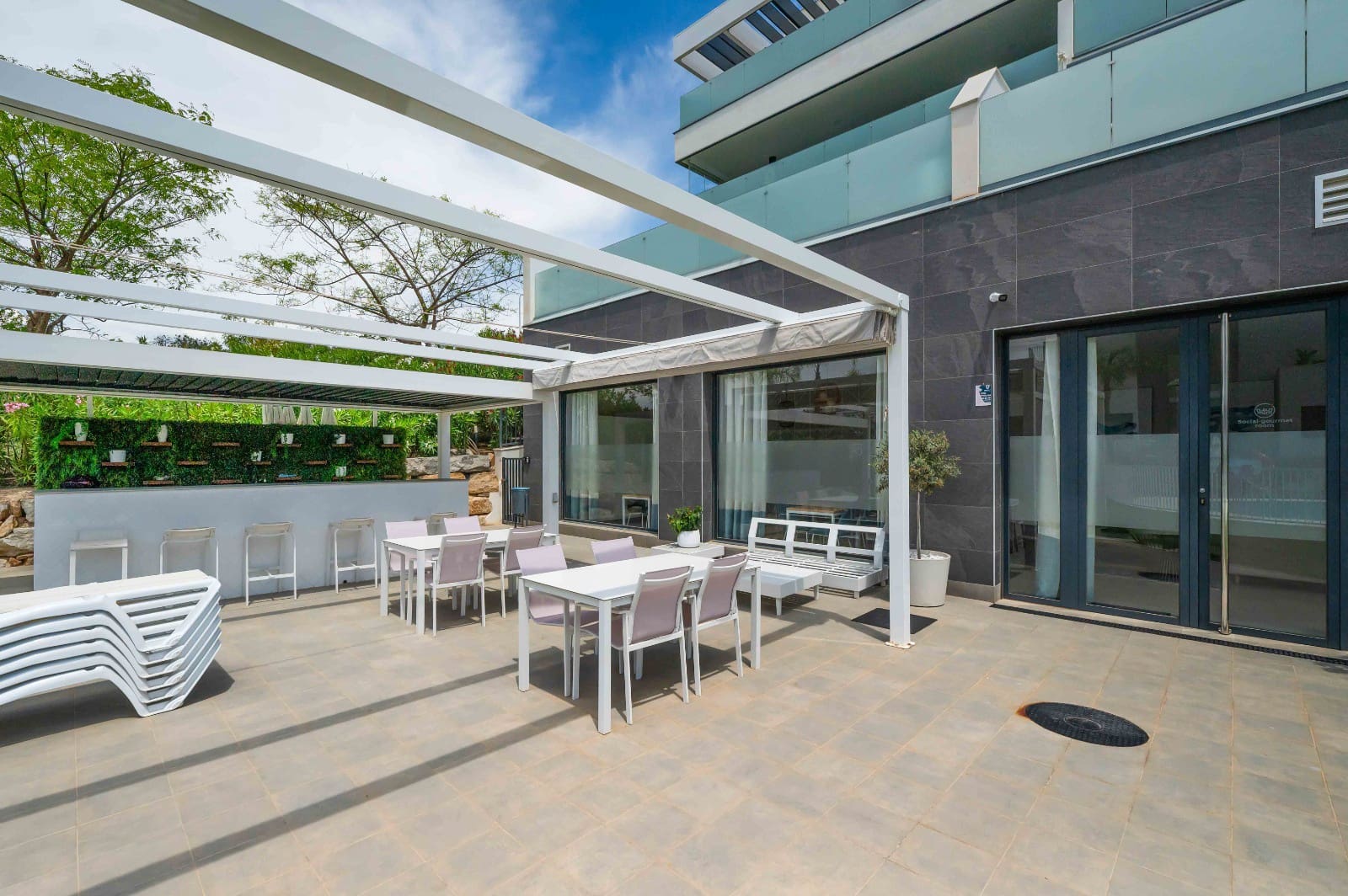 3 bedroom Apartment for sale in Mijas Costa with pool garage - € 665,000 (Ref: 9022274)