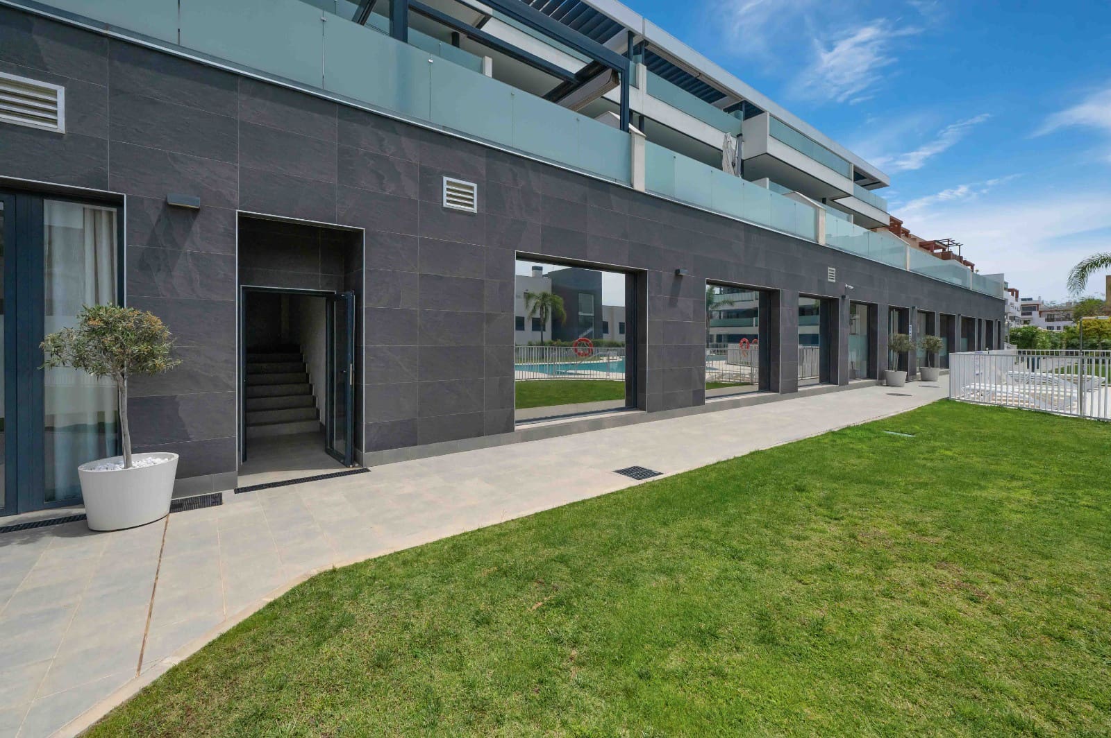 3 bedroom Apartment for sale in Mijas Costa with pool garage - € 665,000 (Ref: 9022274)