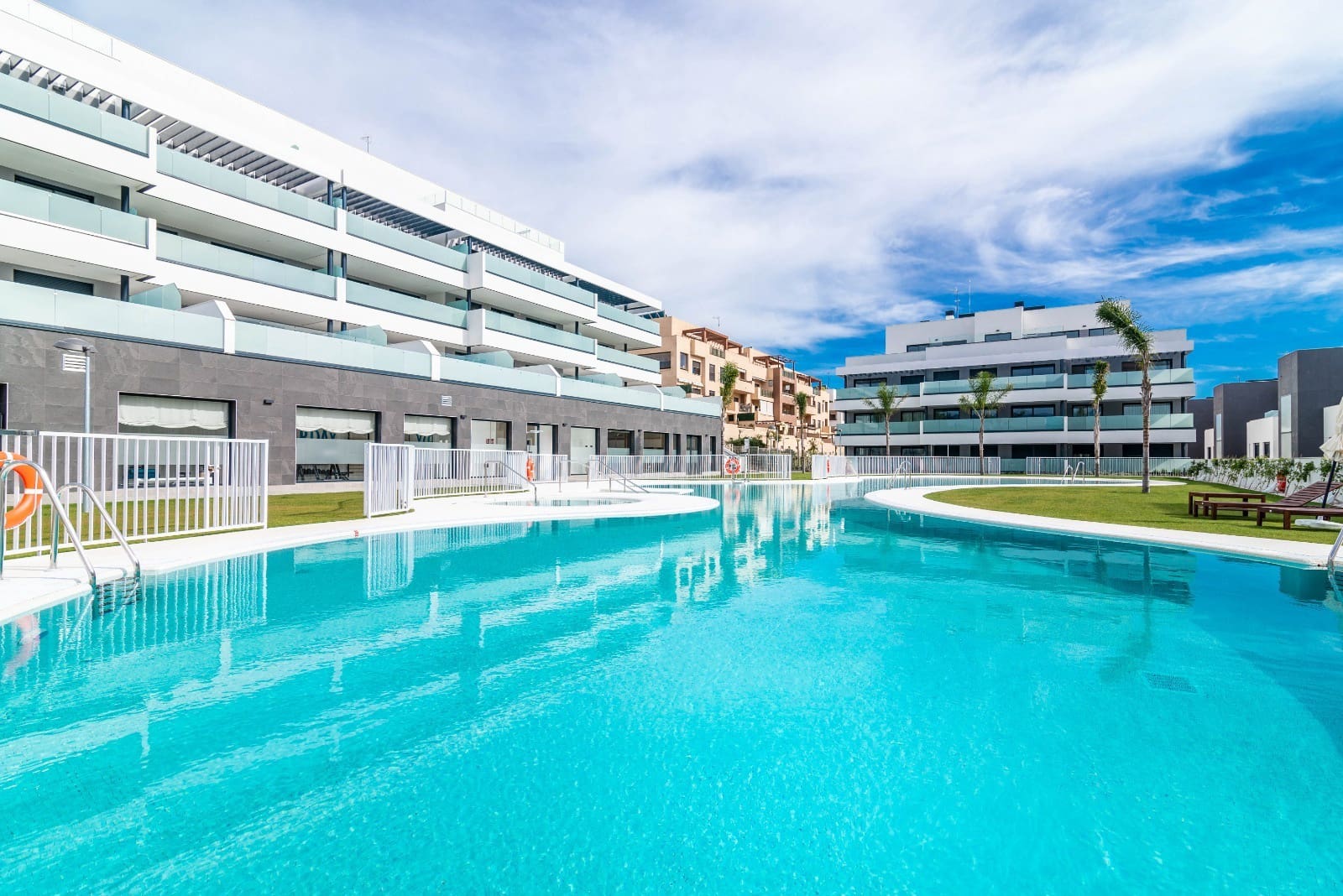 3 bedroom Apartment for sale in Mijas Costa with pool garage - € 665,000 (Ref: 9022274)