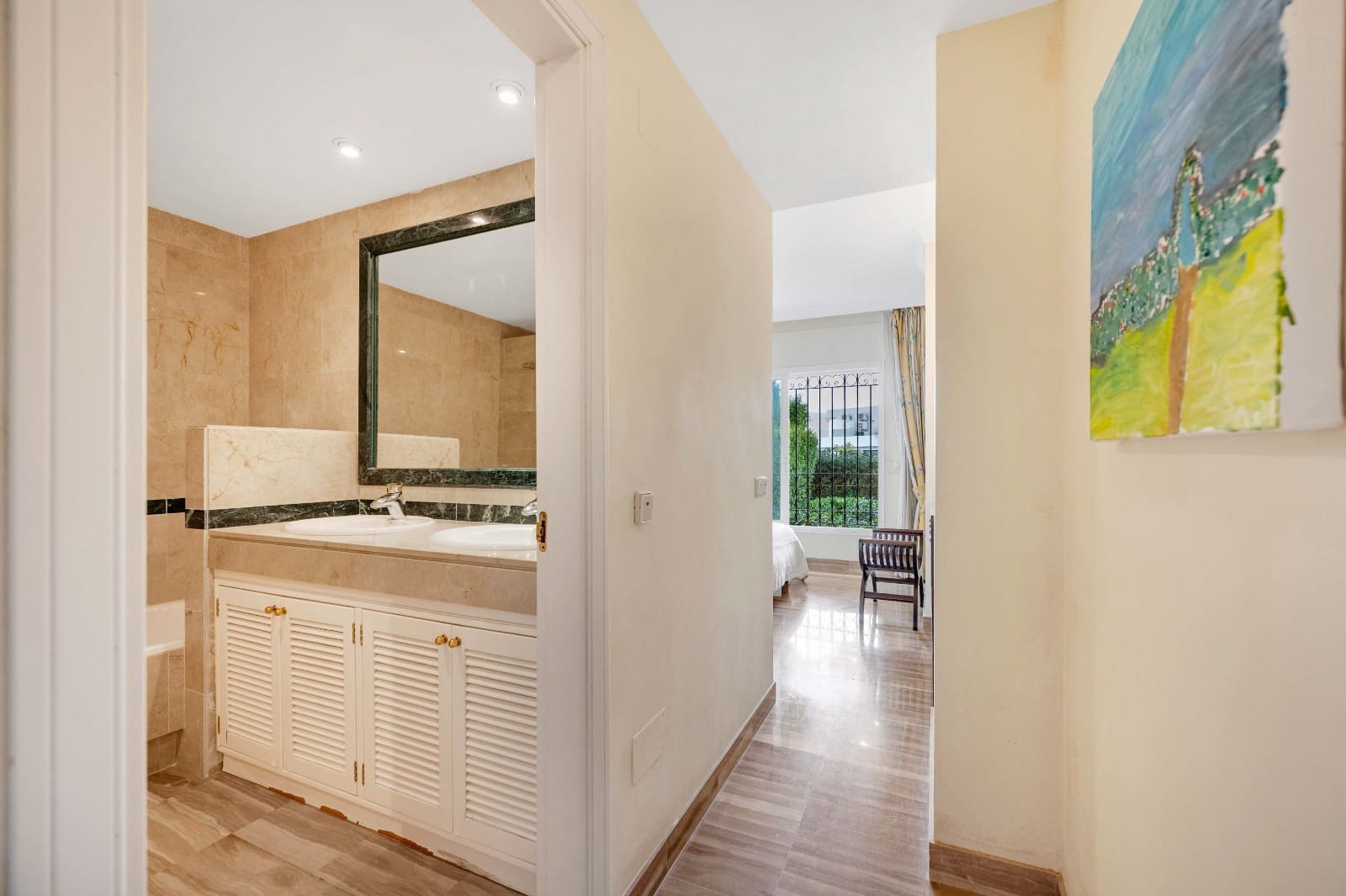 Apartamento de 2 habitaciones en Elviria en venta con piscina garaje - 585.000 € (Ref: 9254379)