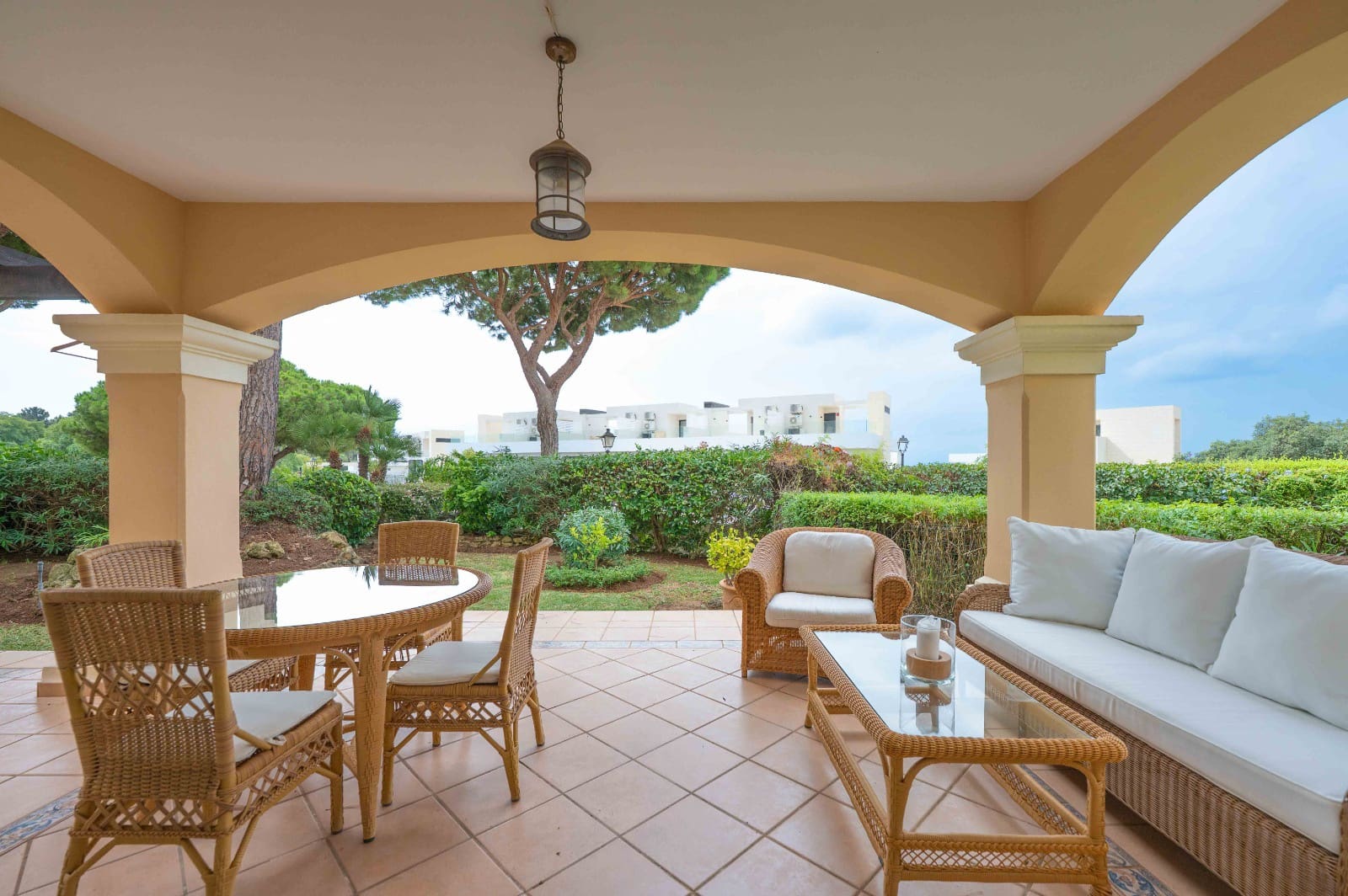 Apartamento de 2 habitaciones en Elviria en venta con piscina garaje - 585.000 € (Ref: 9254379)