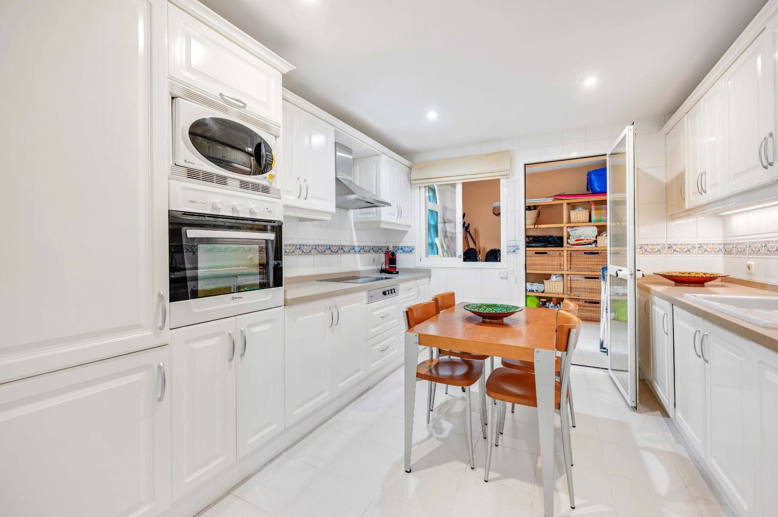 Apartamento de 2 habitaciones en Elviria en venta con piscina garaje - 585.000 € (Ref: 9254379)