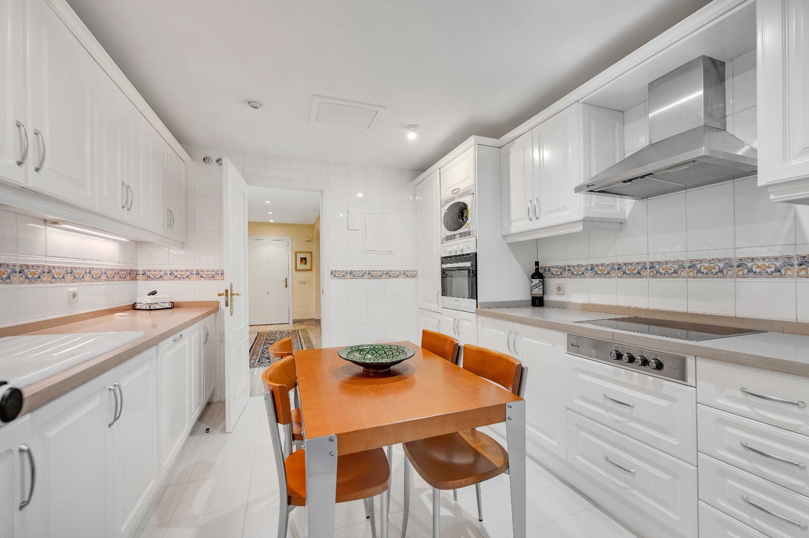 Apartamento de 2 habitaciones en Elviria en venta con piscina garaje - 585.000 € (Ref: 9254379)