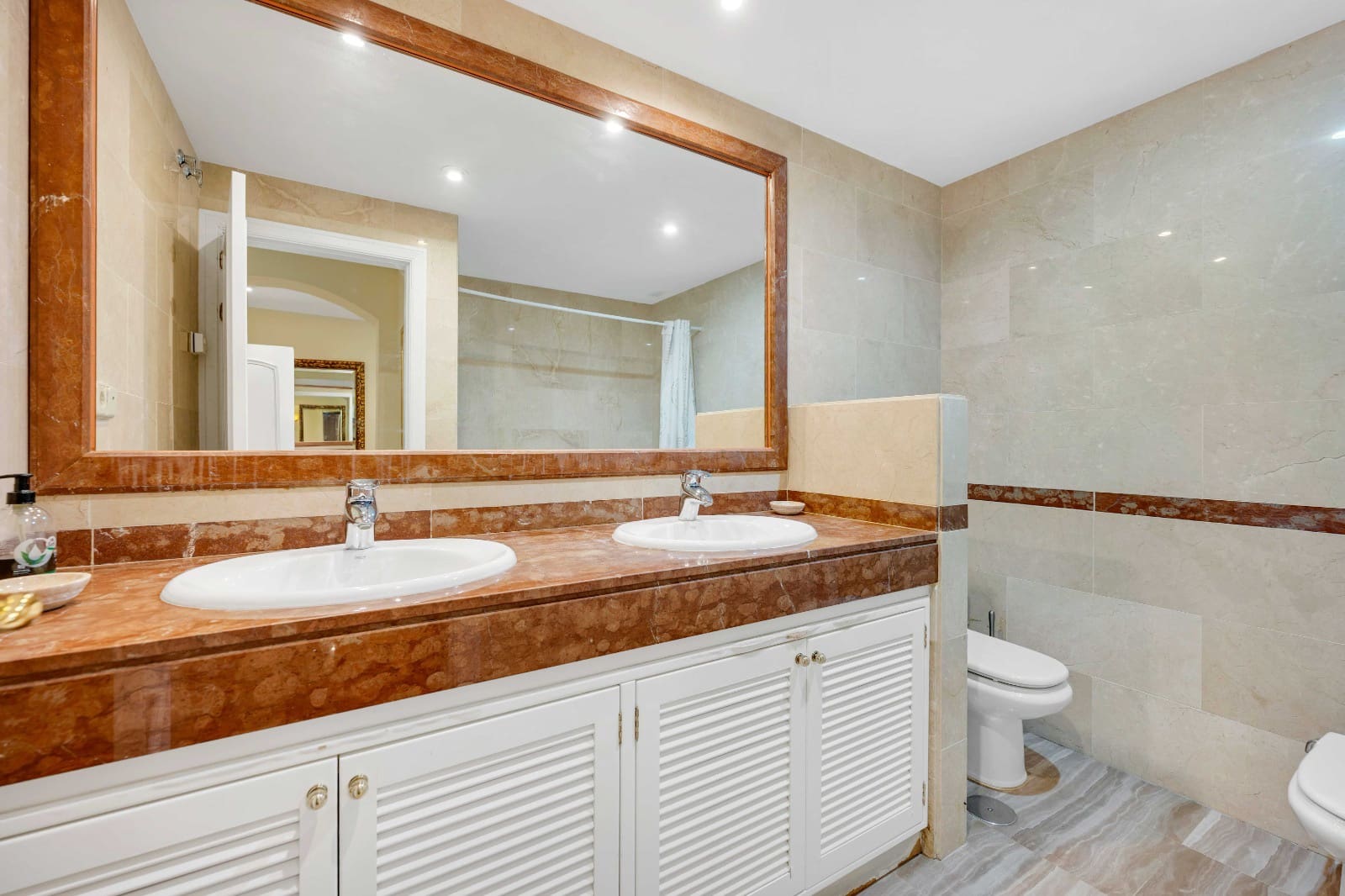 Apartamento de 2 habitaciones en Elviria en venta con piscina garaje - 585.000 € (Ref: 9254379)