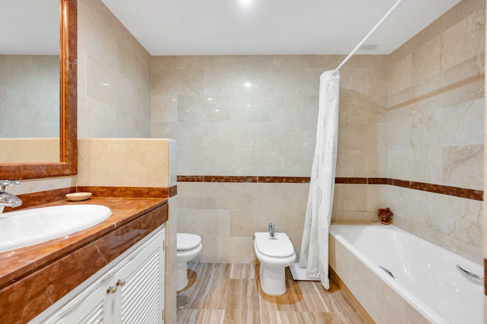 Apartamento de 2 habitaciones en Elviria en venta con piscina garaje - 585.000 € (Ref: 9254379)