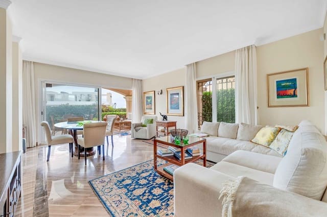 2 bedroom Apartment for sale in Elviria, Marbella with pool garage - € 585,000 (Ref: 9254379)