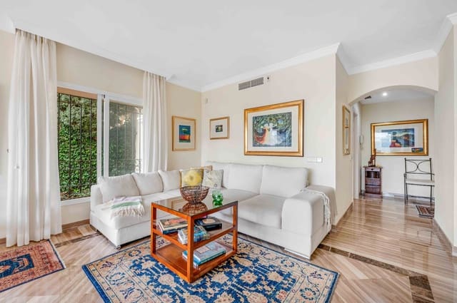 2 bedroom Apartment for sale in Elviria, Marbella with pool garage - € 585,000 (Ref: 9254379)