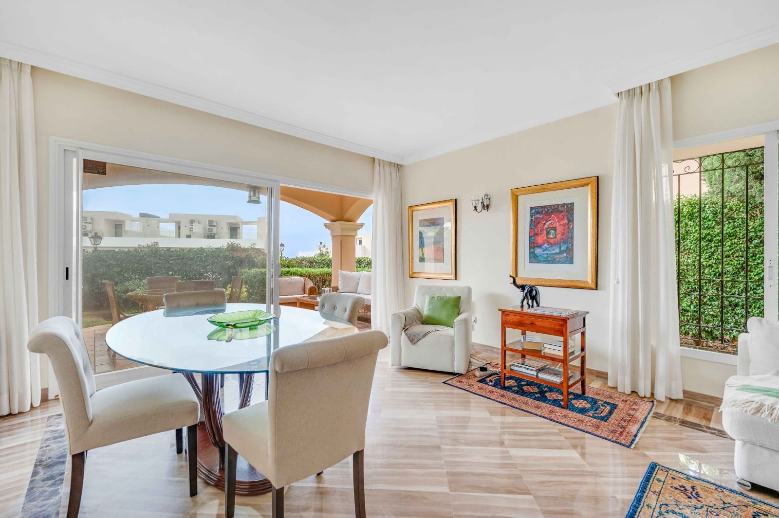 Apartamento de 2 habitaciones en Elviria en venta con piscina garaje - 585.000 € (Ref: 9254379)