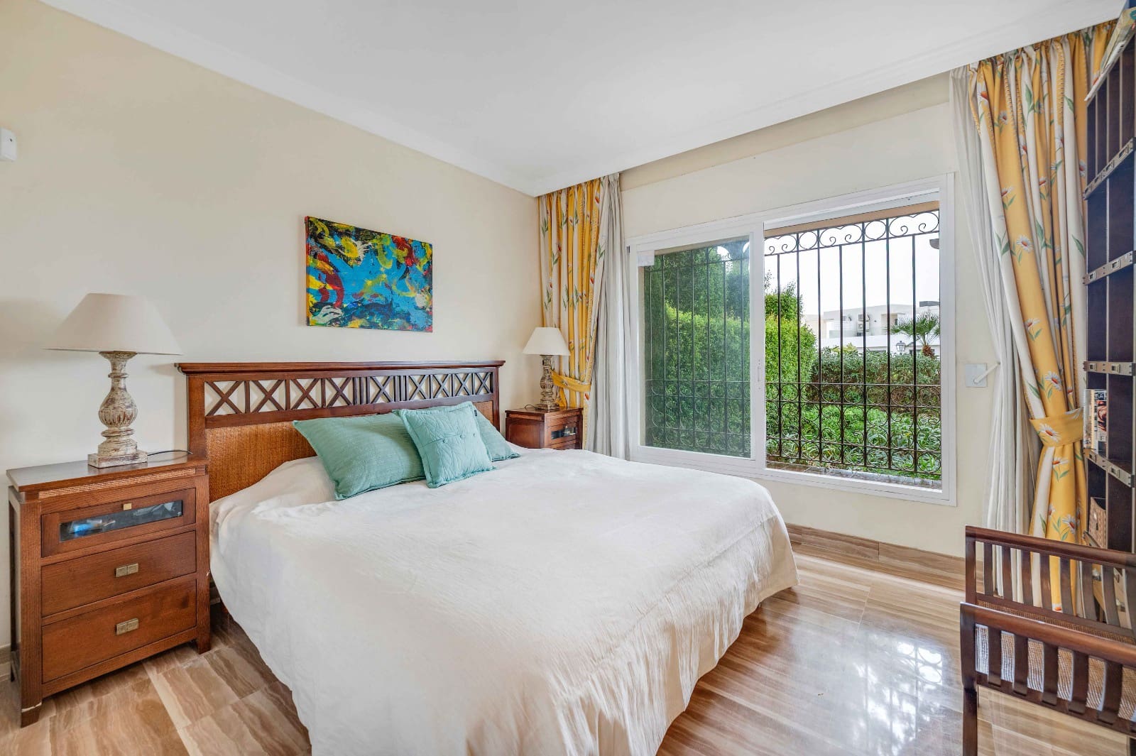 Apartamento de 2 habitaciones en Elviria en venta con piscina garaje - 585.000 € (Ref: 9254379)