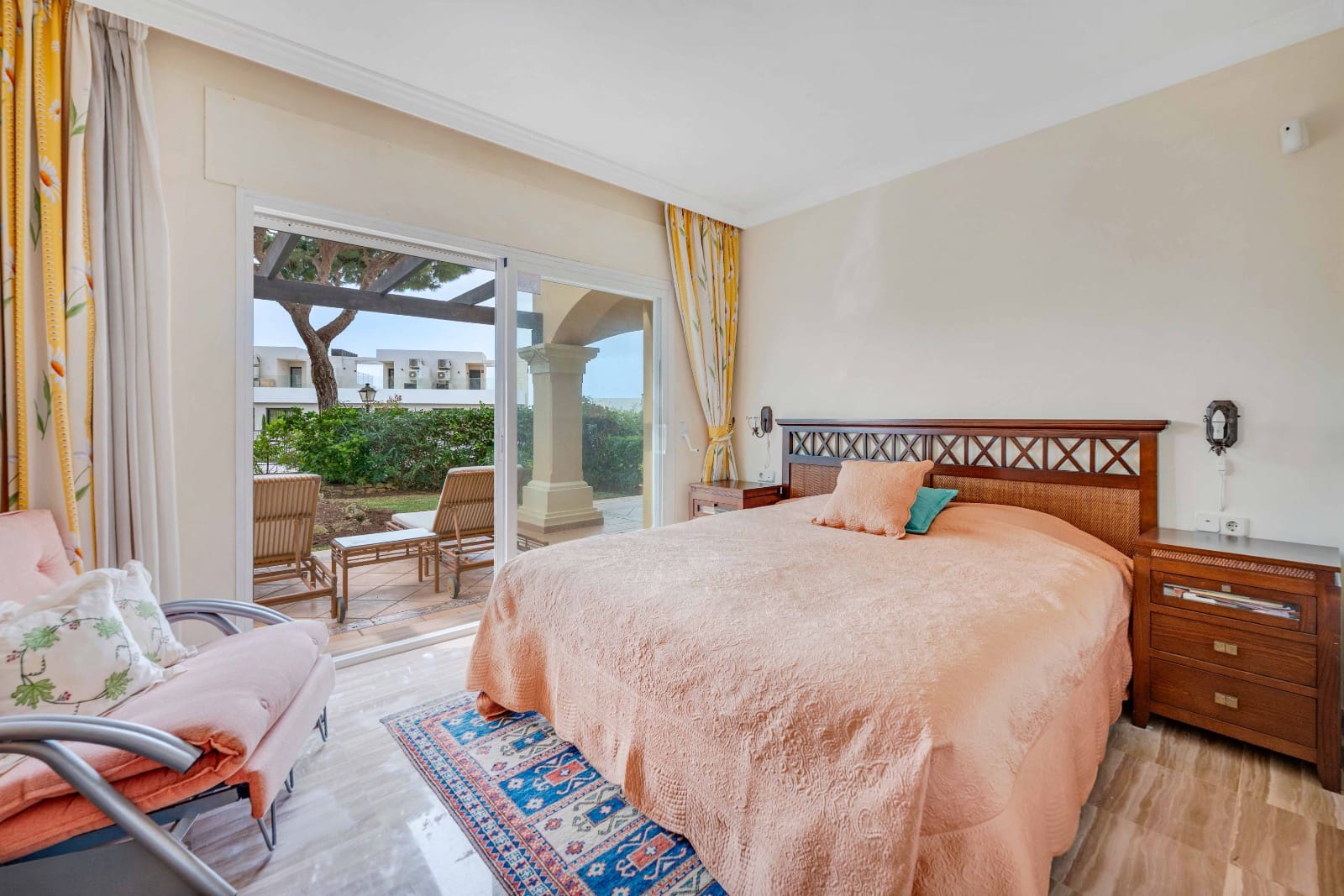 Apartamento de 2 habitaciones en Elviria en venta con piscina garaje - 585.000 € (Ref: 9254379)