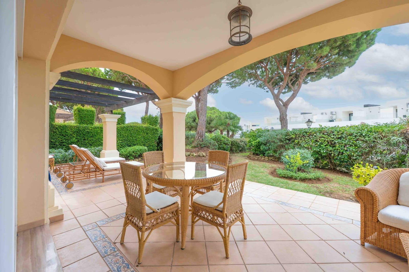 Apartamento de 2 habitaciones en Elviria en venta con piscina garaje - 585.000 € (Ref: 9254379)