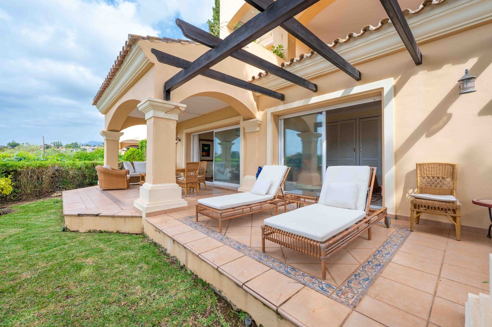 Apartamento de 2 habitaciones en Elviria en venta con piscina garaje - 585.000 € (Ref: 9254379)