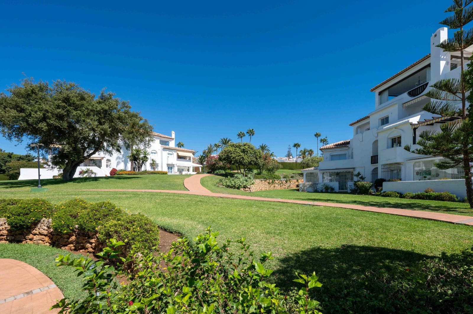 2 soveværelse Lejlighed til salg i Elviria med swimmingpool - € 385.000 (Ref: 9263866)