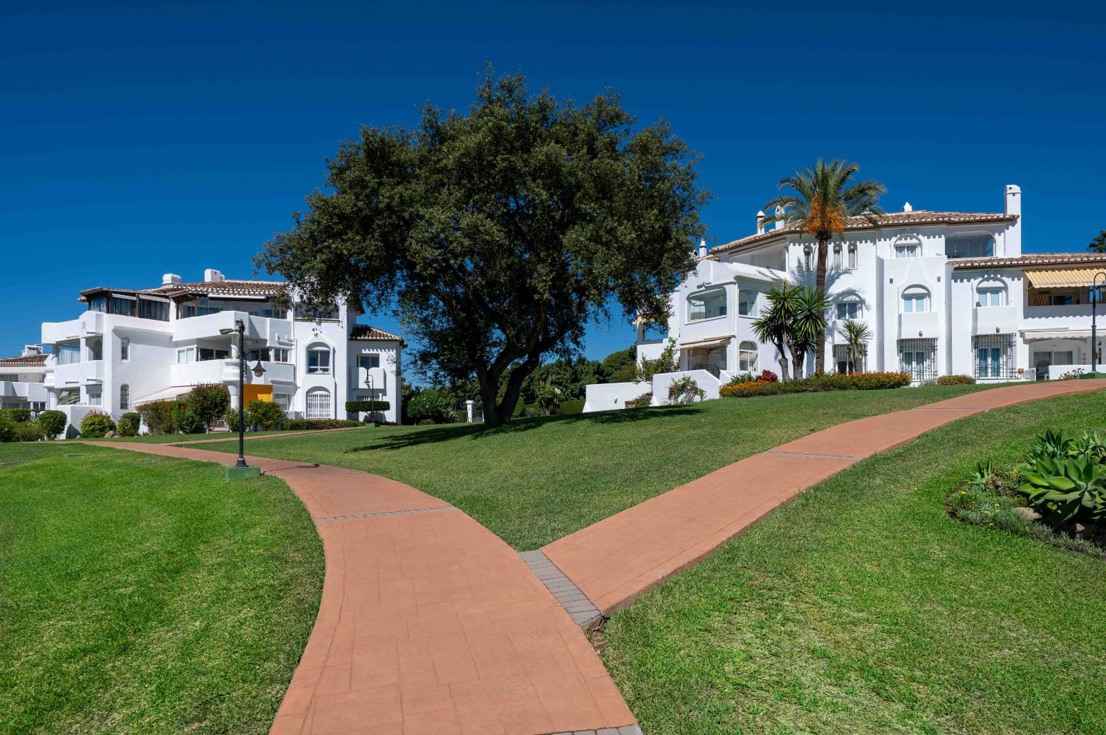 2 soveværelse Lejlighed til salg i Elviria med swimmingpool - € 385.000 (Ref: 9263866)