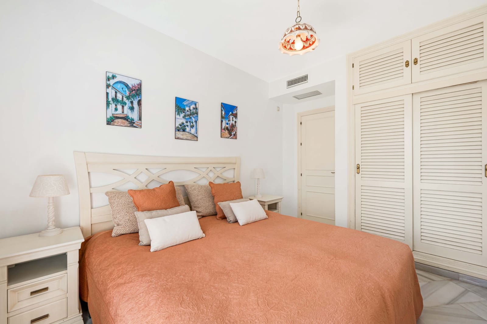 2 soveværelse Lejlighed til salg i Elviria med swimmingpool - € 385.000 (Ref: 9263866)