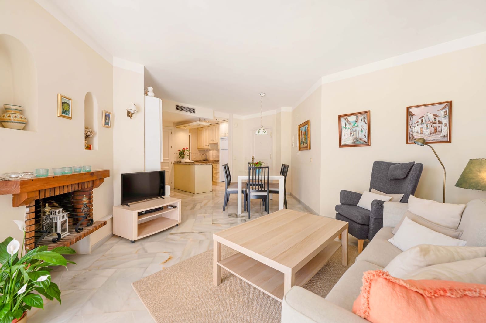 2 soveværelse Lejlighed til salg i Elviria med swimmingpool - € 385.000 (Ref: 9263866)