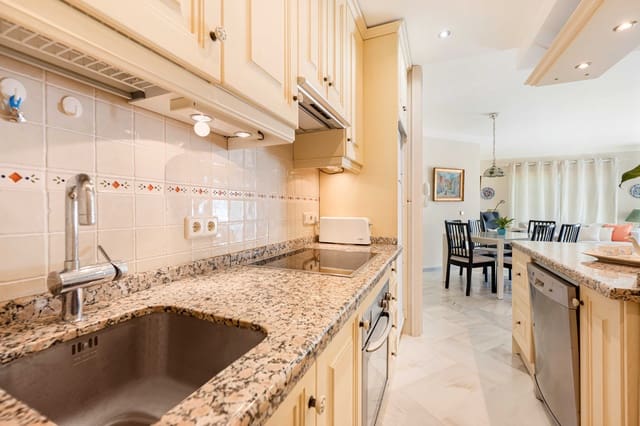 2 soveværelse Lejlighed til salg i Elviria, Marbella med swimmingpool - € 385.000 (Ref: 9263866)