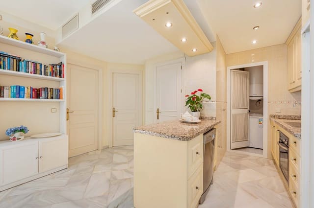 2 soveværelse Lejlighed til salg i Elviria, Marbella med swimmingpool - € 385.000 (Ref: 9263866)