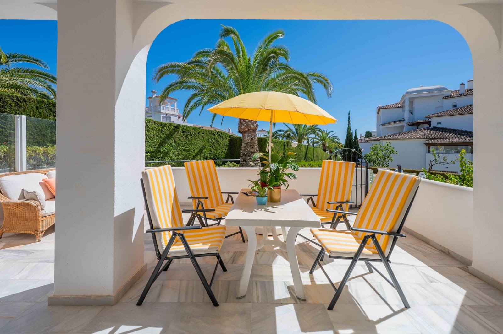 2 soveværelse Lejlighed til salg i Elviria med swimmingpool - € 385.000 (Ref: 9263866)