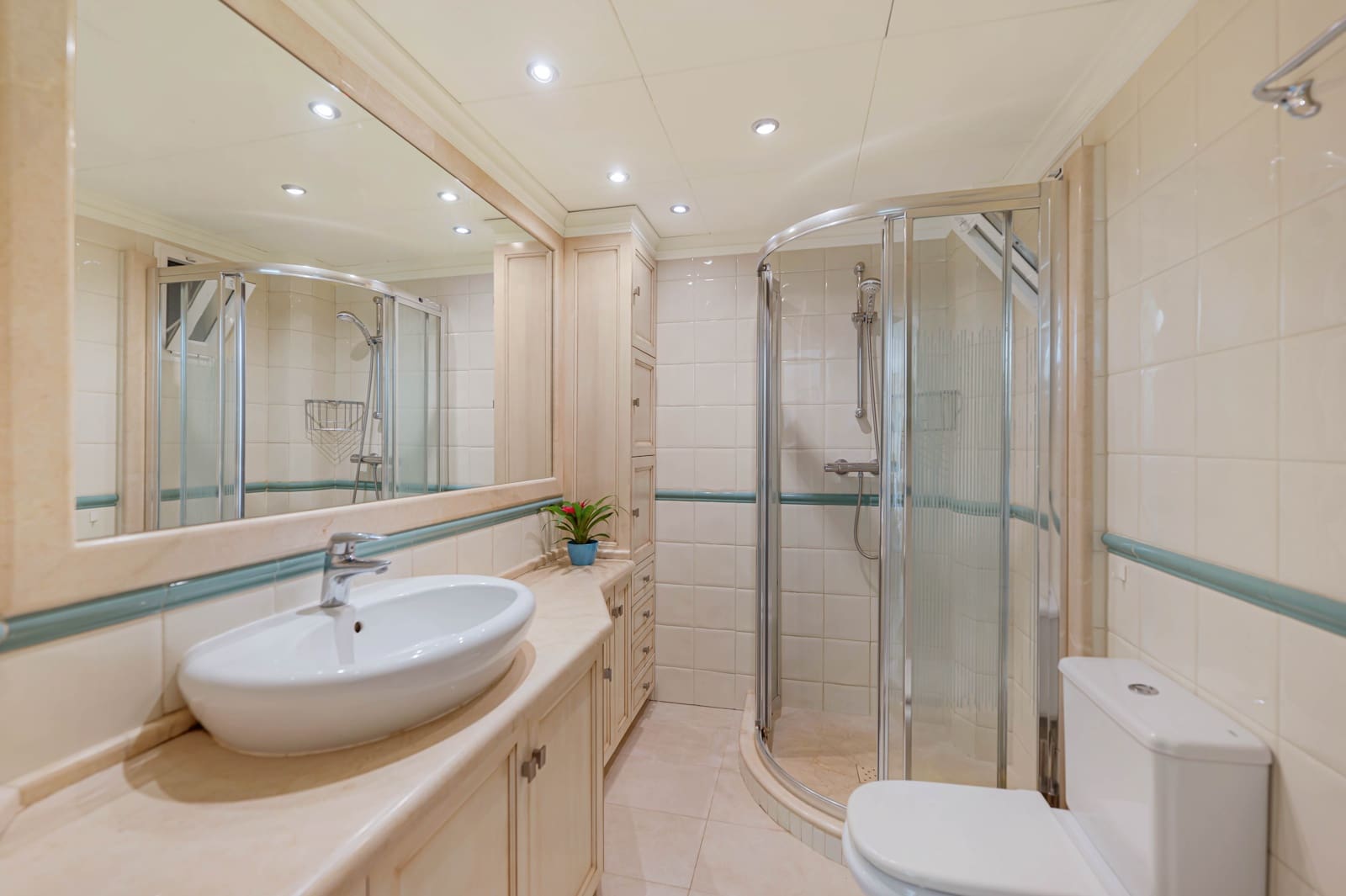 2 soveværelse Lejlighed til salg i Elviria med swimmingpool - € 385.000 (Ref: 9263866)