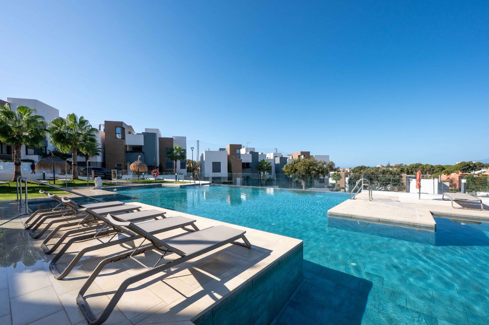 4 sovrum Takvåning till salu i Marbella med pool garage - 1 150 000 € (Ref: 9298953)