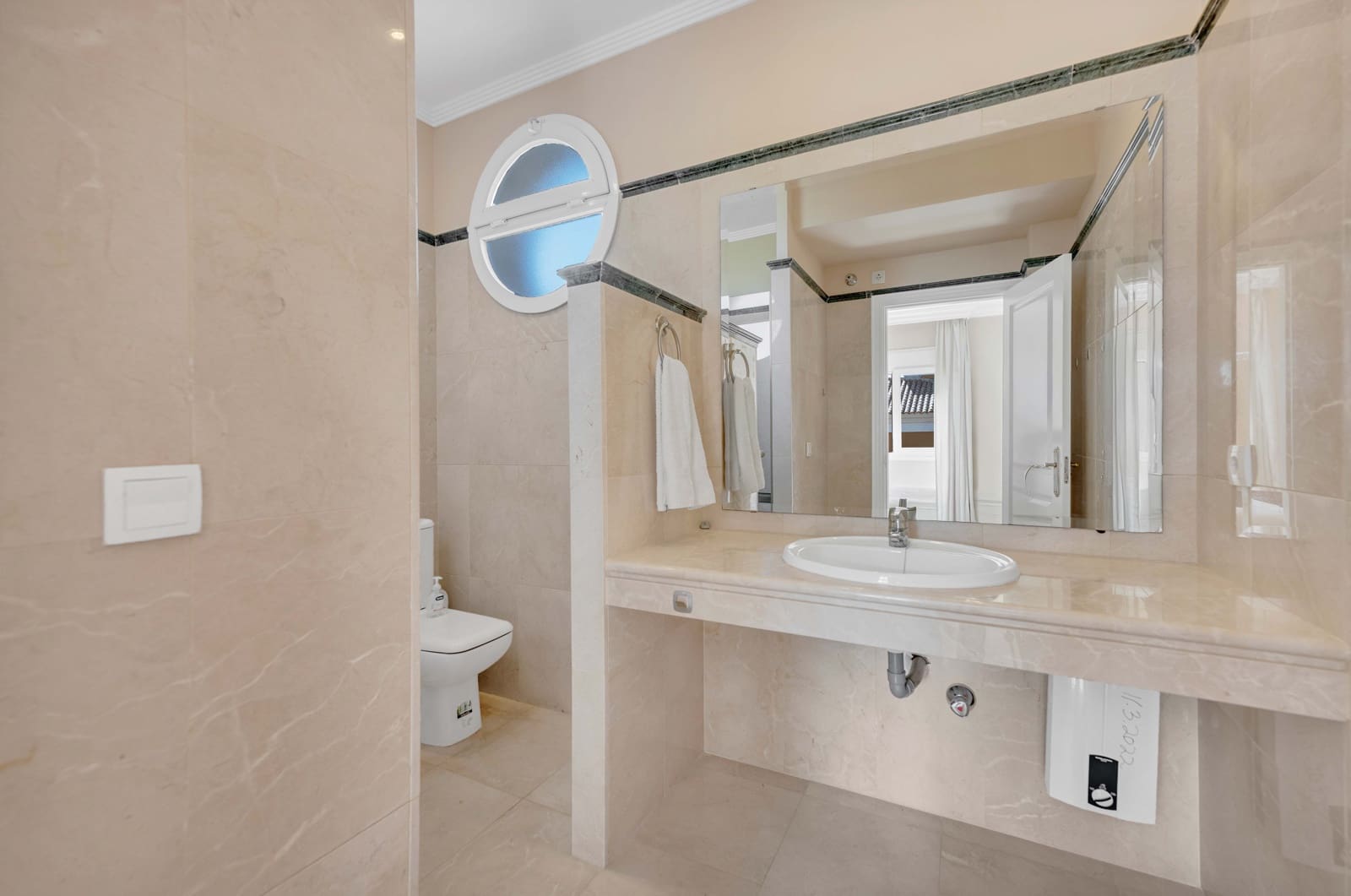 3 soveværelse Semi-Rækkehus til salg i Marbella med swimmingpool - € 865.000 (Ref: 9303844)