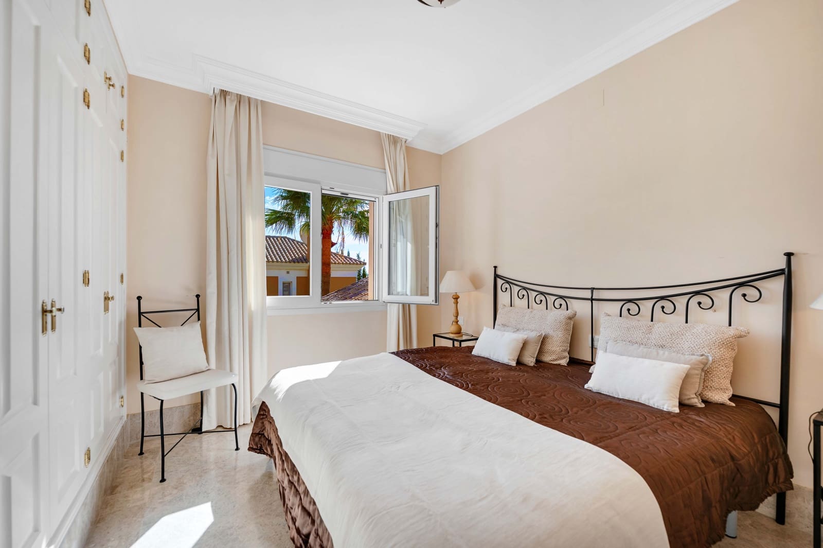 3 soveværelse Semi-Rækkehus til salg i Marbella med swimmingpool - € 865.000 (Ref: 9303844)