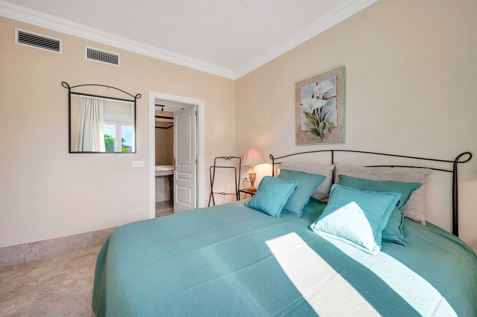 3 soveværelse Semi-Rækkehus til salg i Marbella med swimmingpool - € 865.000 (Ref: 9303844)