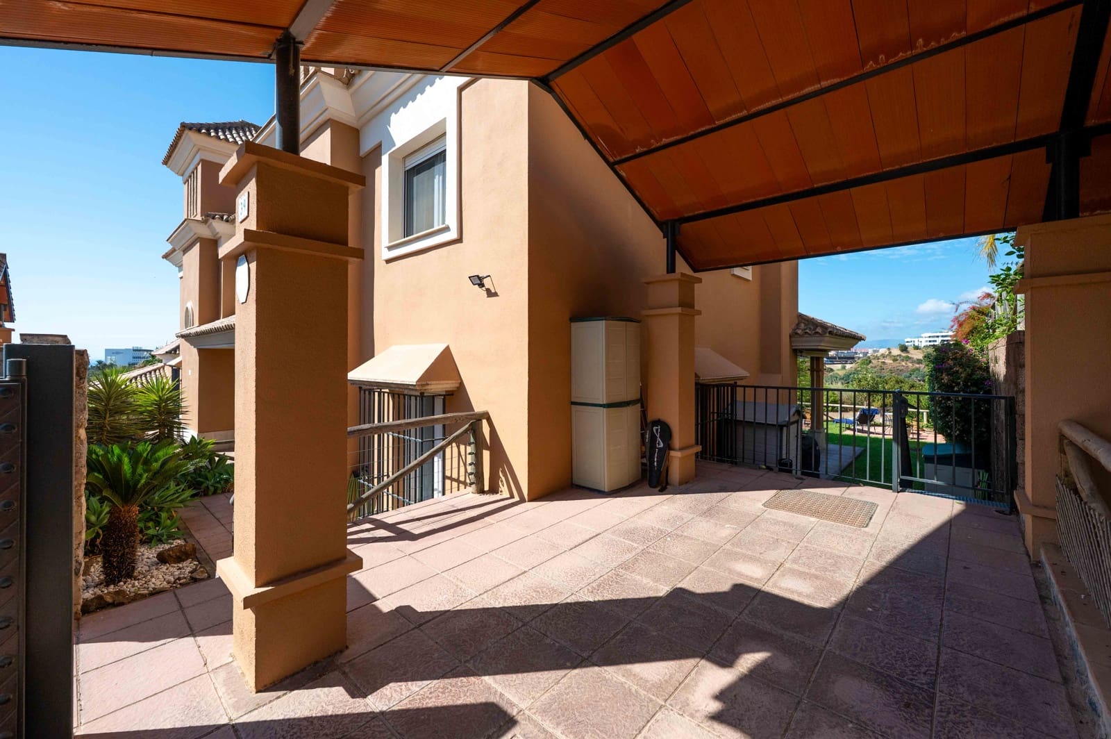 3 soveværelse Semi-Rækkehus til salg i Marbella med swimmingpool - € 865.000 (Ref: 9303844)