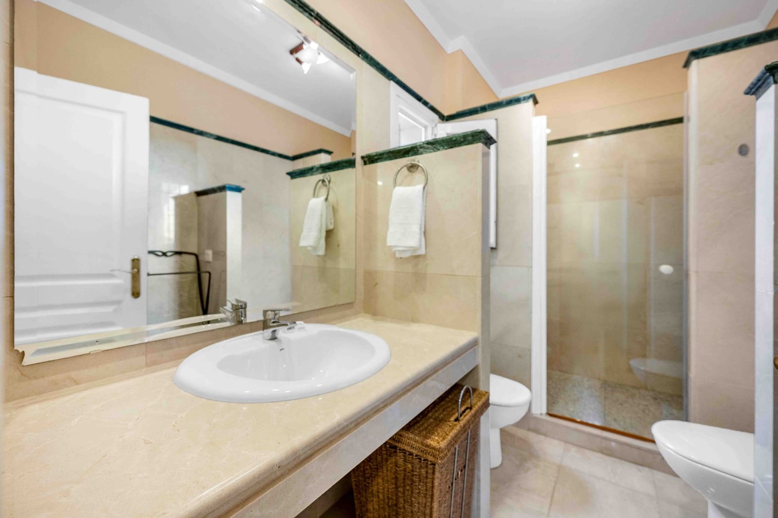 3 soveværelse Semi-Rækkehus til salg i Marbella med swimmingpool - € 865.000 (Ref: 9303844)