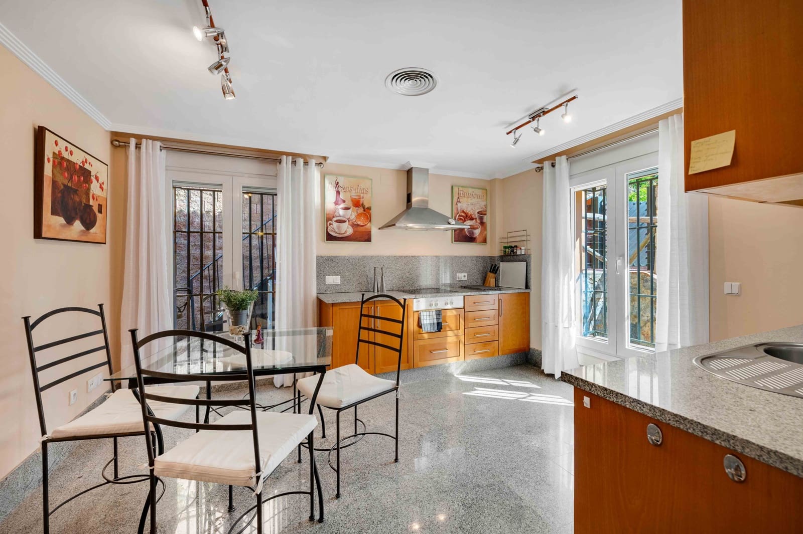 3 soveværelse Semi-Rækkehus til salg i Marbella med swimmingpool - € 865.000 (Ref: 9303844)