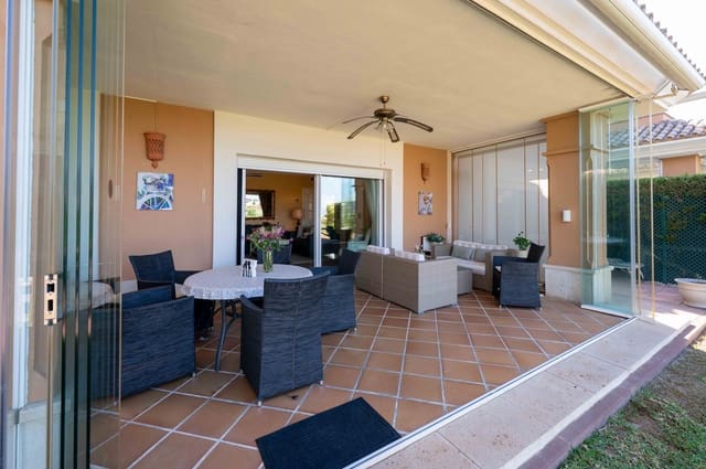 3 soveværelse Semi-Rækkehus til salg i Santa Clara, Marbella med swimmingpool - € 865.000 (Ref: 9303844)