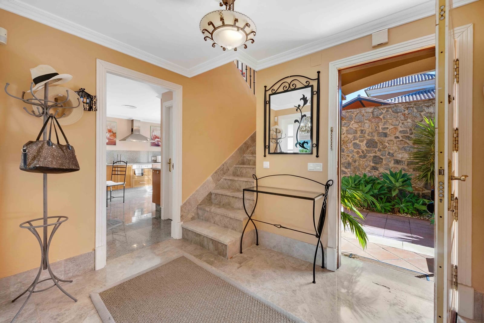 3 soveværelse Semi-Rækkehus til salg i Marbella med swimmingpool - € 865.000 (Ref: 9303844)