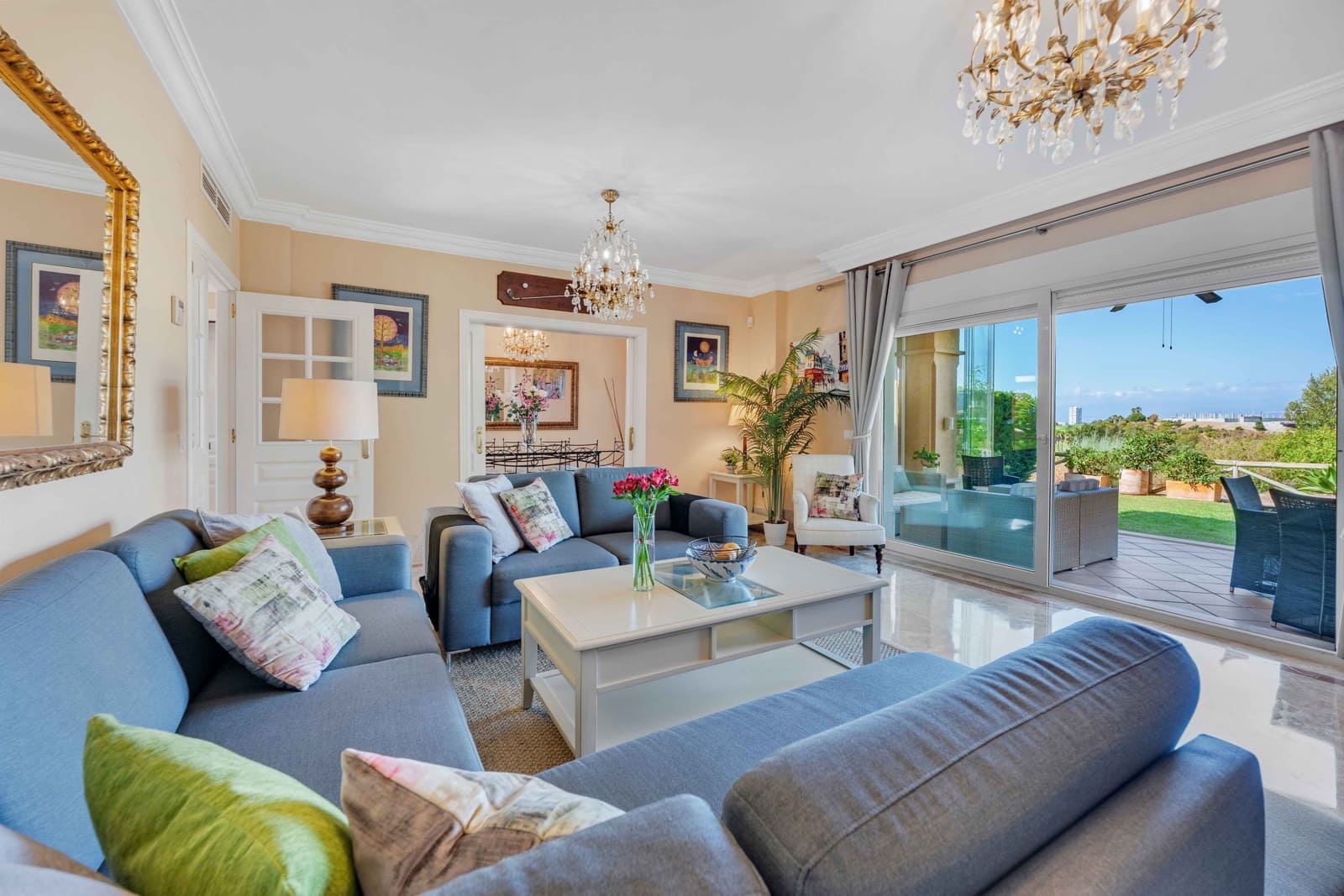 3 soveværelse Semi-Rækkehus til salg i Marbella med swimmingpool - € 865.000 (Ref: 9303844)