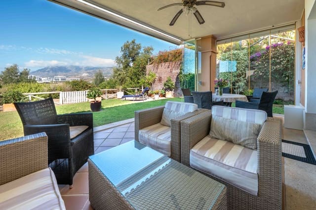 3 soveværelse Semi-Rækkehus til salg i Santa Clara, Marbella med swimmingpool - € 865.000 (Ref: 9303844)